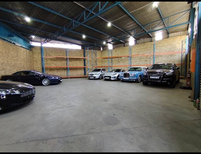 293M² WAREHOUSE TO LET IN TULISA PARK